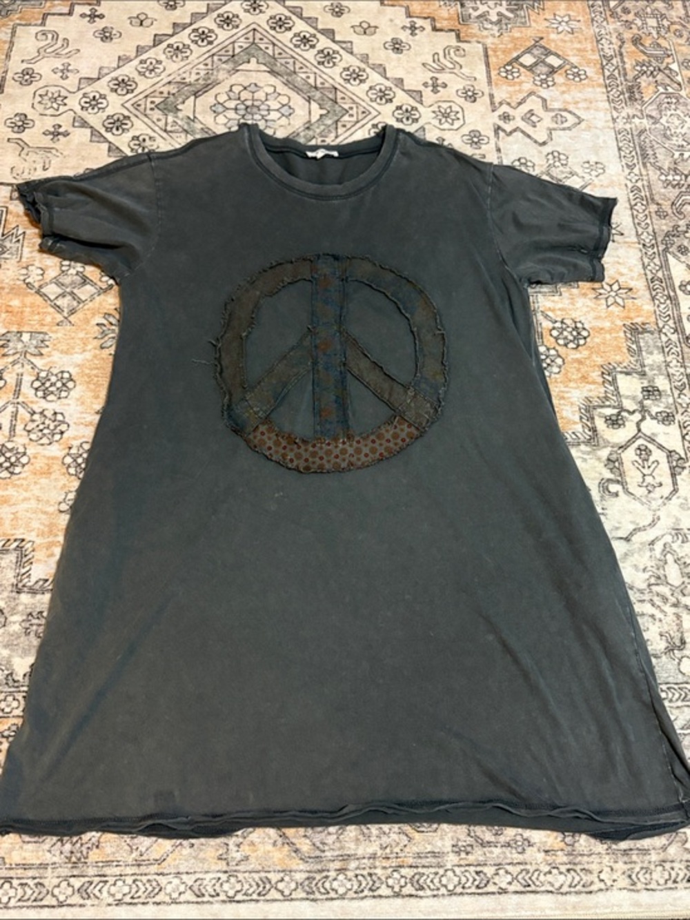 EASEL M Short Sleeve Oversized Peace Path Embroidered Mineral Washed Top / Dress